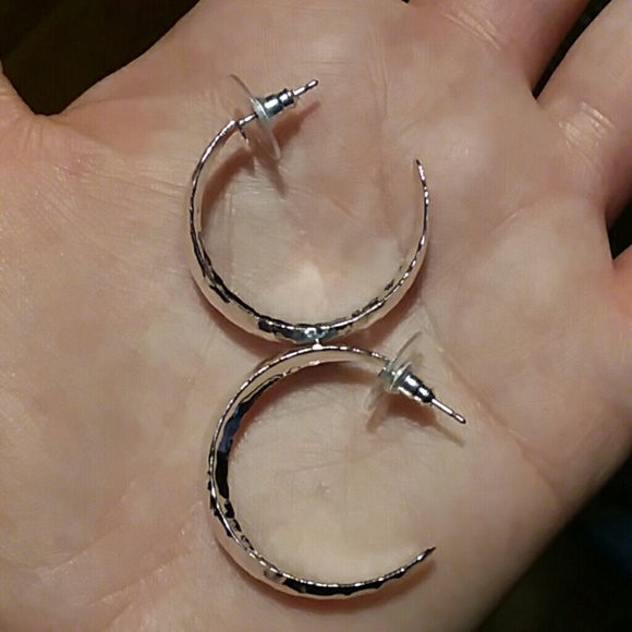 🆕 Silver Hoops - Picture 3 of 4